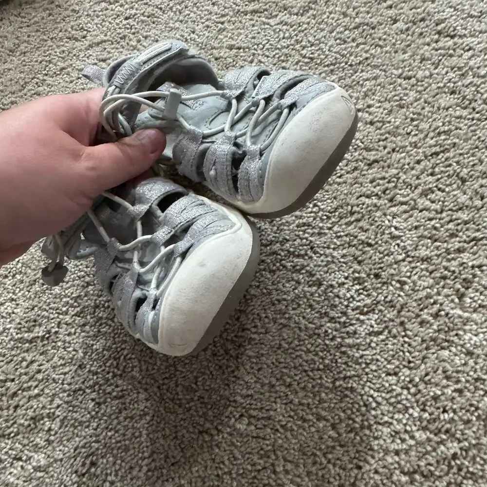 Keen Kids Moxie Adventure Hiking Sandals Little Girls Size 13 Light Gray NO TIE